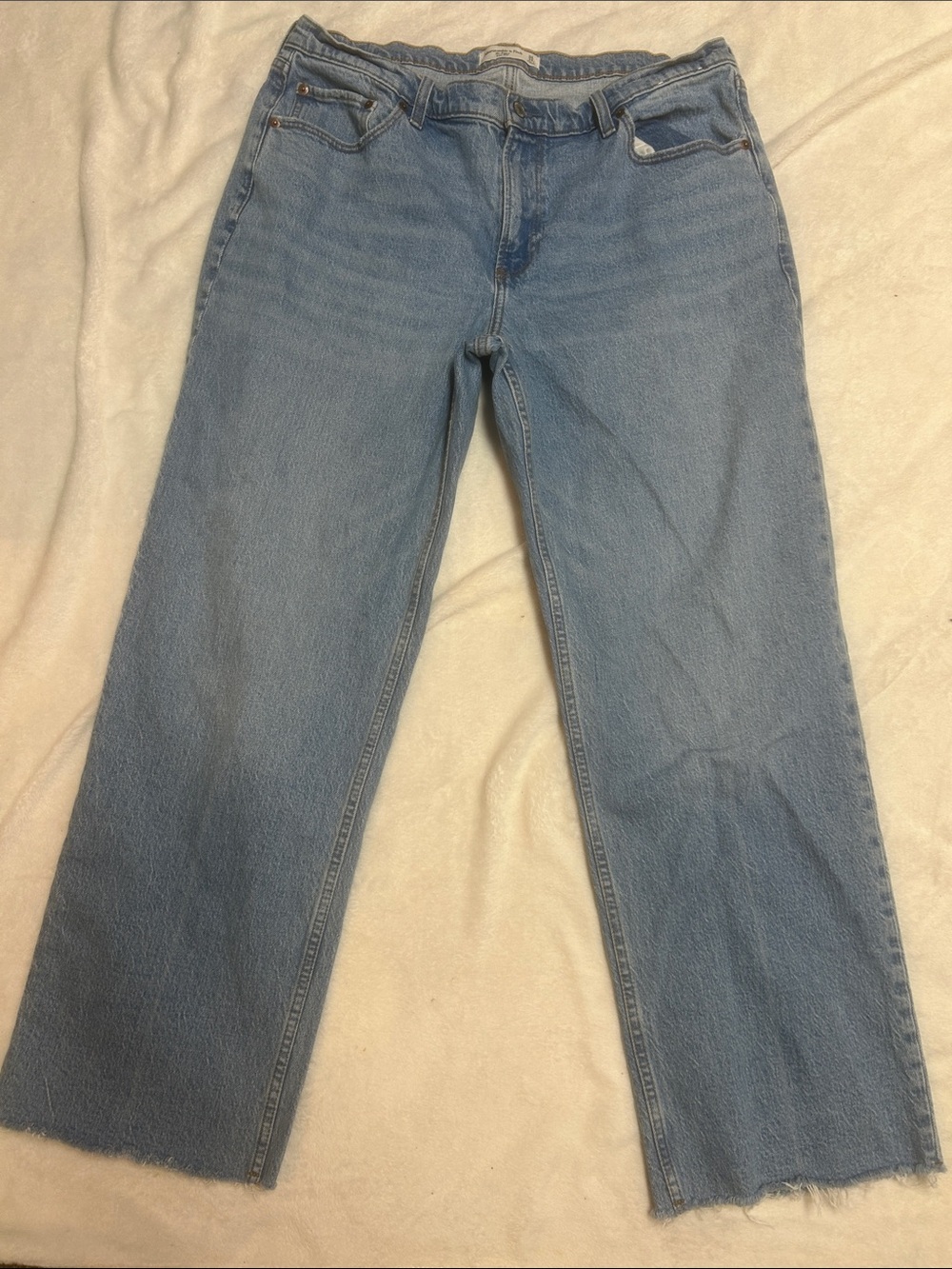 Abercrombie & Fitch Women’s Jeans The Baggy Low Rise Light Wash Size 32